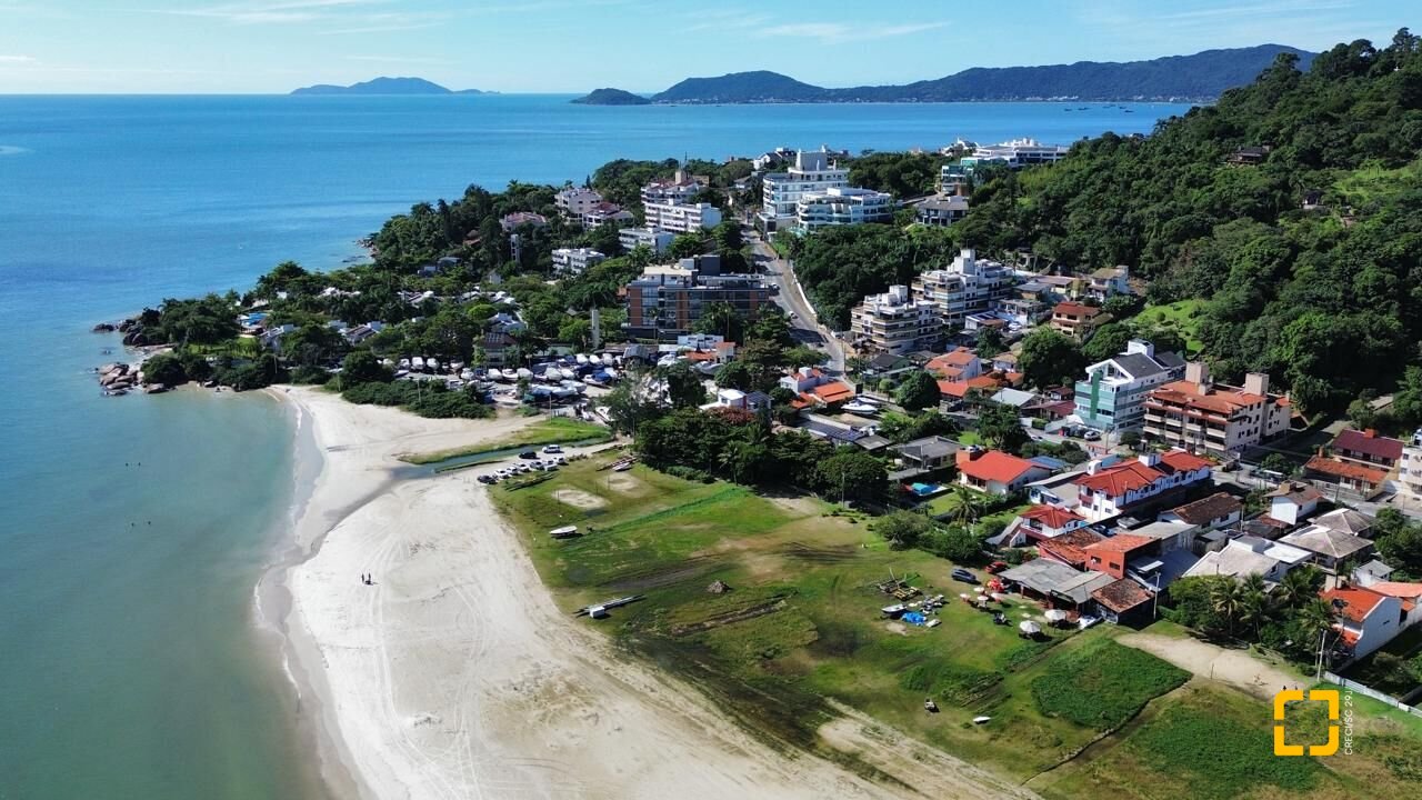 Apartamento com 105m², 3 quartos (sendo 1 suíte), 2 garagens, no bairro Canajurê em Florianópolis