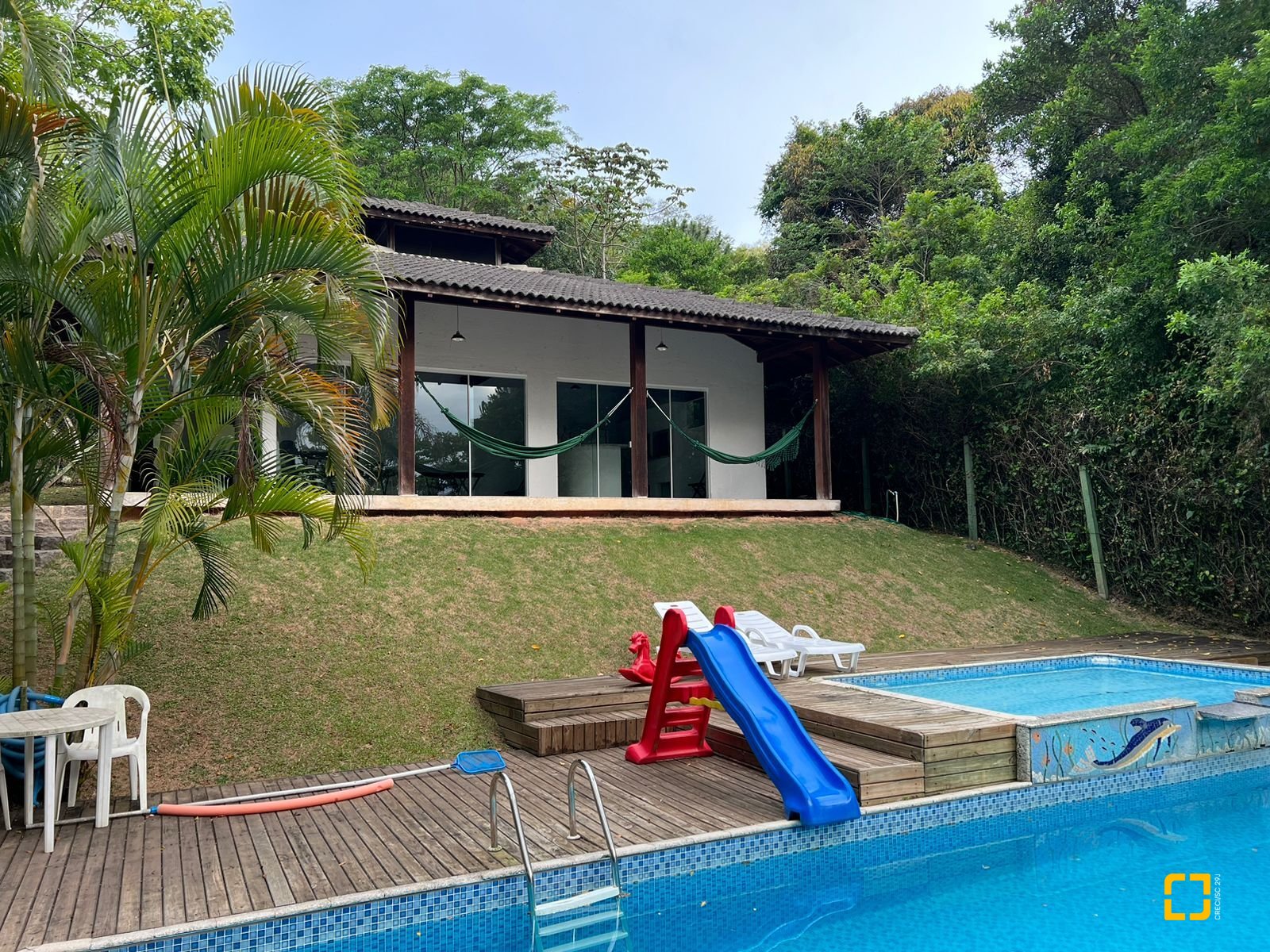 Apartamento com 105m², 3 quartos (sendo 1 suíte), 2 garagens, no bairro Canajurê em Florianópolis
