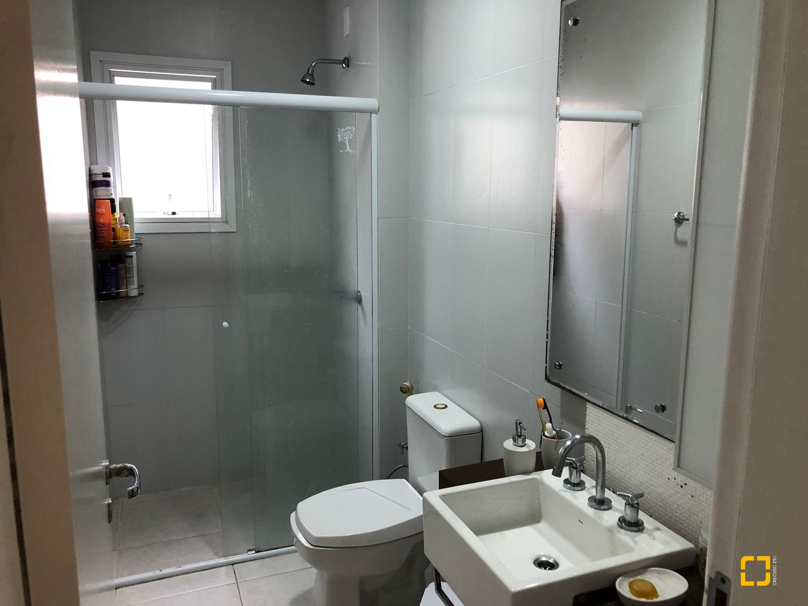 Apartamento com 105m², 3 quartos (sendo 1 suíte), 2 garagens, no bairro Canajurê em Florianópolis