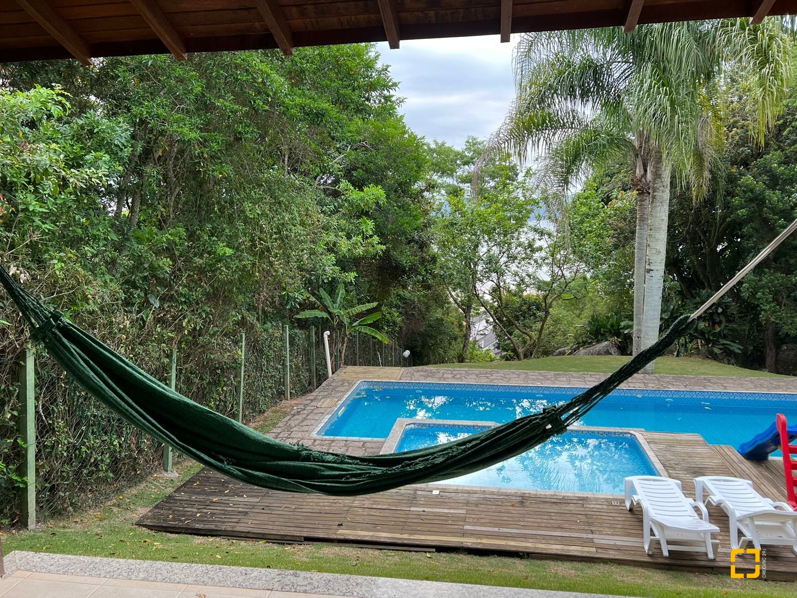 Apartamento com 105m², 3 quartos (sendo 1 suíte), 2 garagens, no bairro Canajurê em Florianópolis