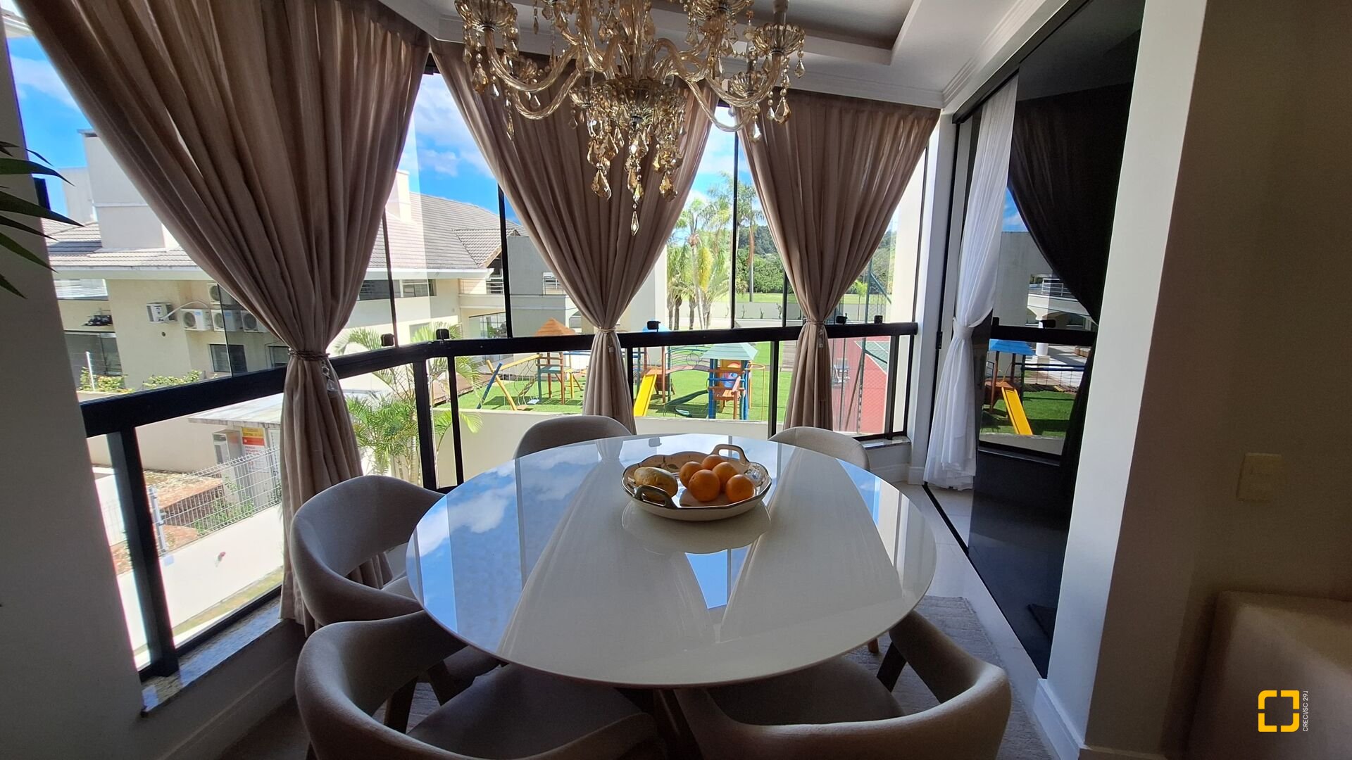 Apartamento com 128m², 6 quartos (sendo 3 suítes), 2 garagens, no bairro Jurerê Internacional em Florianópolis
