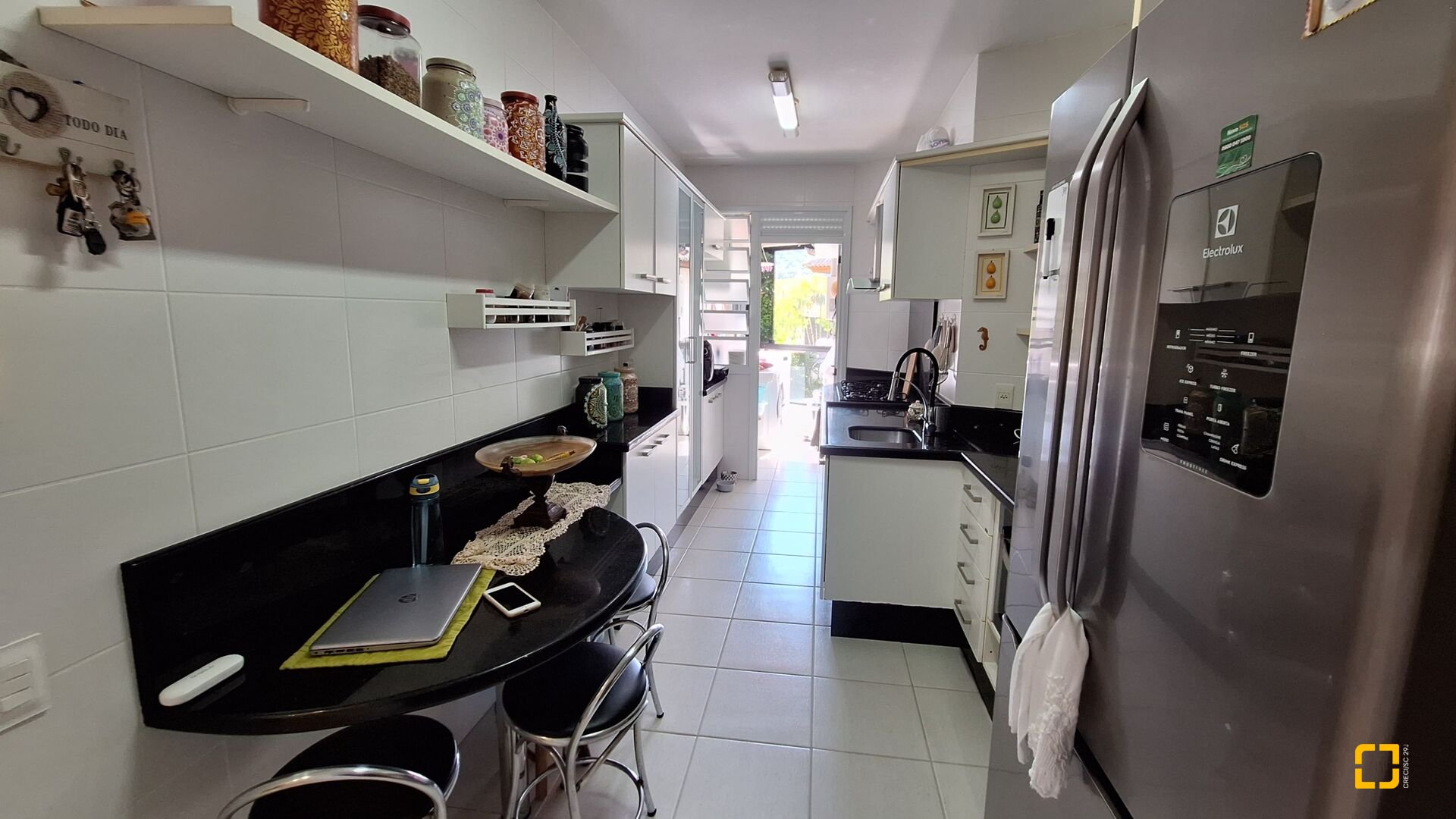 Apartamento com 128m², 6 quartos (sendo 3 suítes), 2 garagens, no bairro Jurerê Internacional em Florianópolis