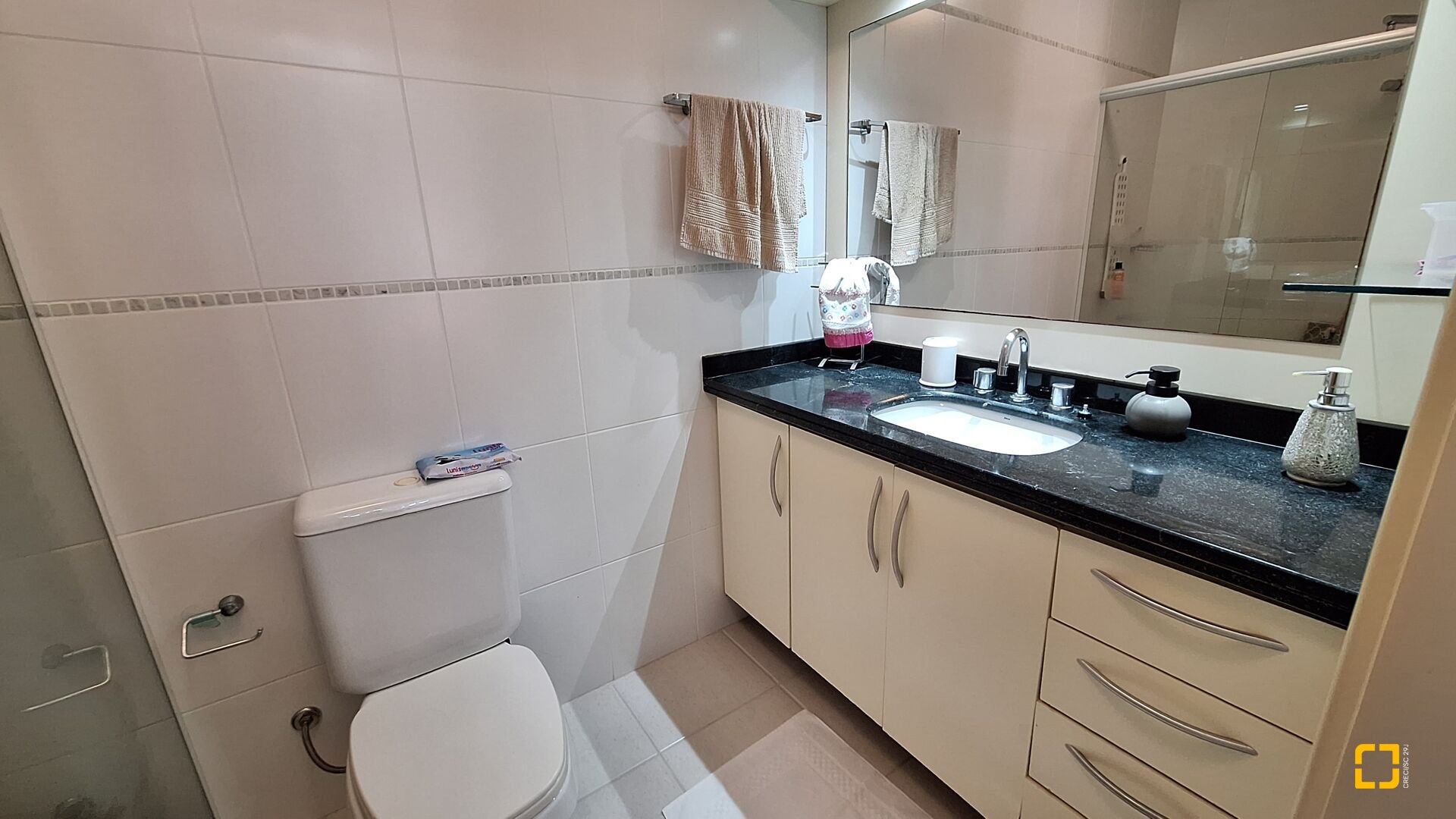 Apartamento com 128m², 6 quartos (sendo 3 suítes), 2 garagens, no bairro Jurerê Internacional em Florianópolis