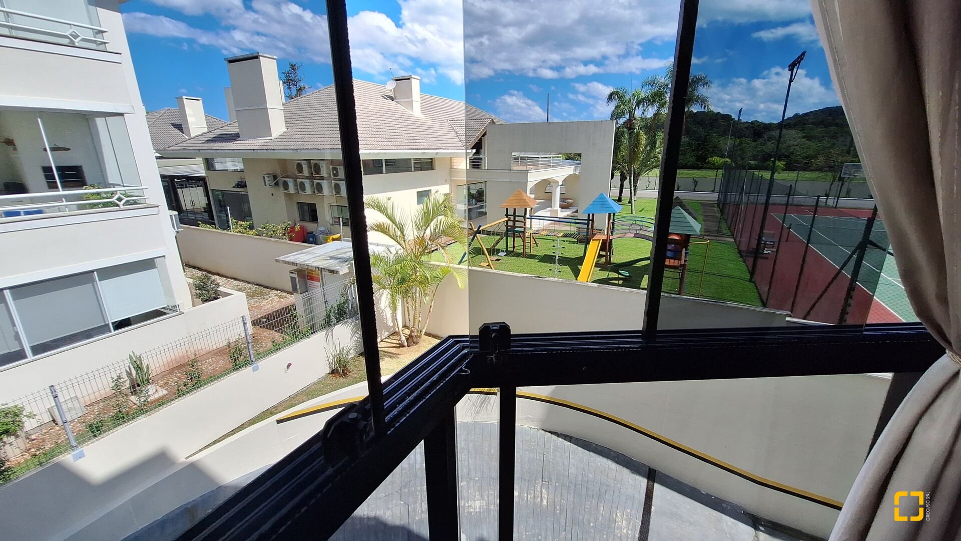 Apartamento com 128m², 6 quartos (sendo 3 suítes), 2 garagens, no bairro Jurerê Internacional em Florianópolis