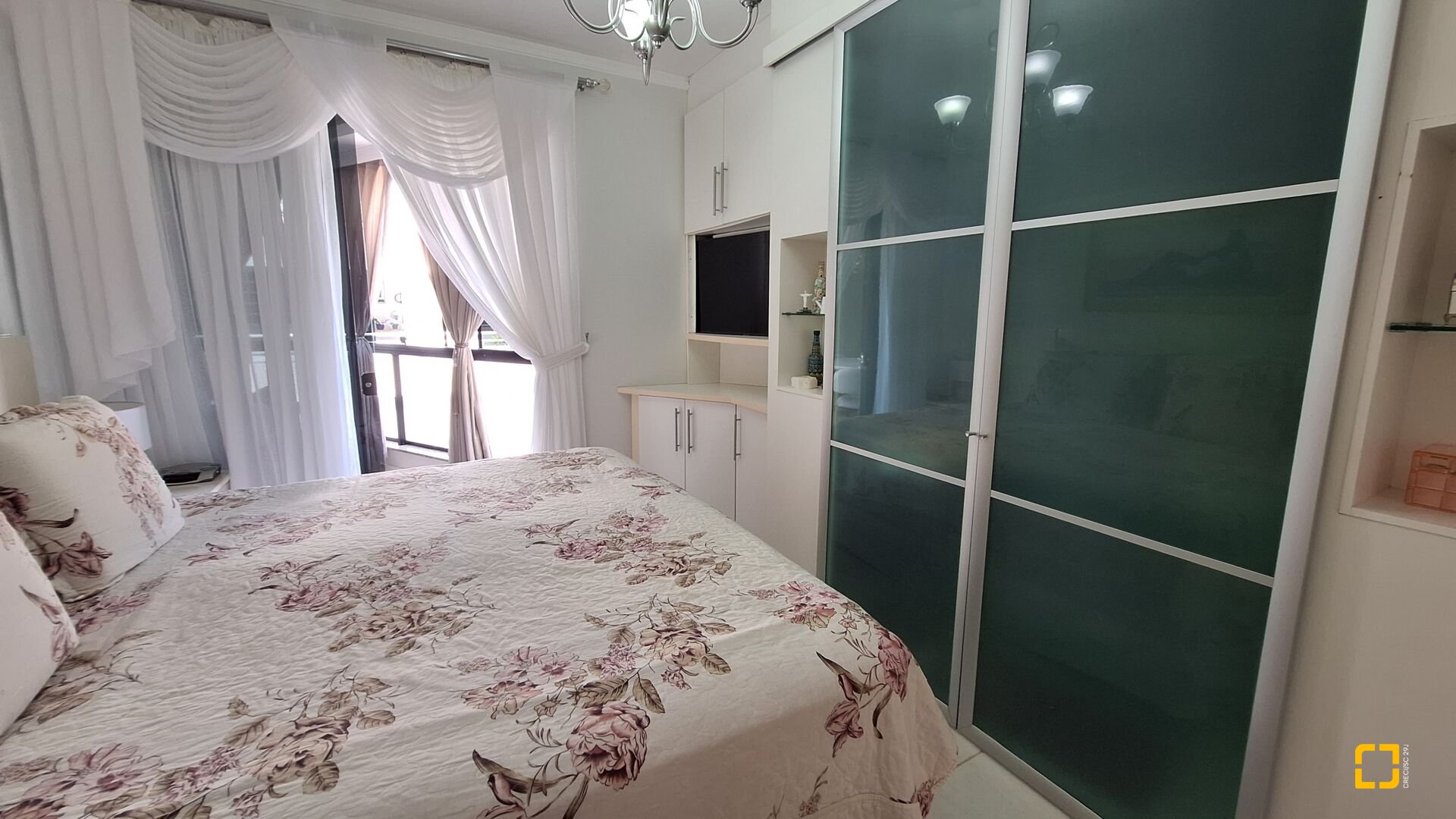 Apartamento com 128m², 6 quartos (sendo 3 suítes), 2 garagens, no bairro Jurerê Internacional em Florianópolis