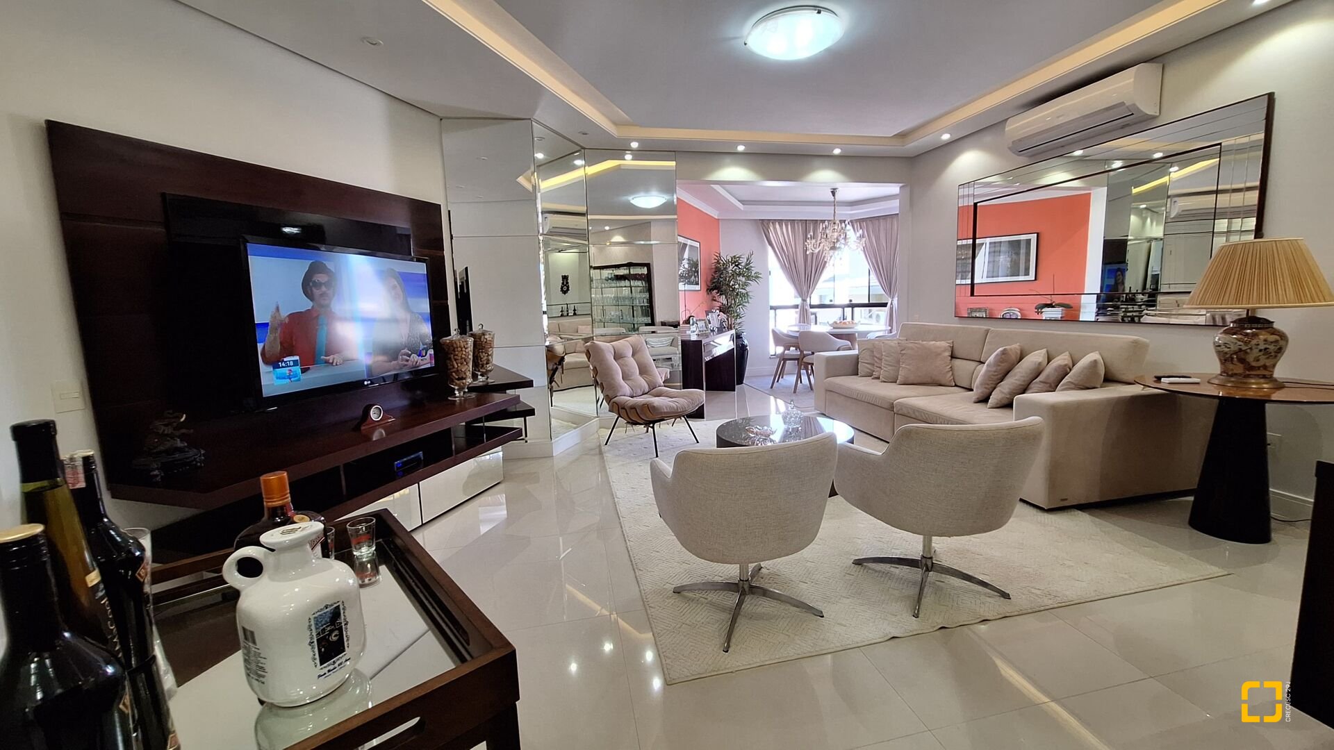 Apartamento com 128m², 6 quartos (sendo 3 suítes), 2 garagens, no bairro Jurerê Internacional em Florianópolis