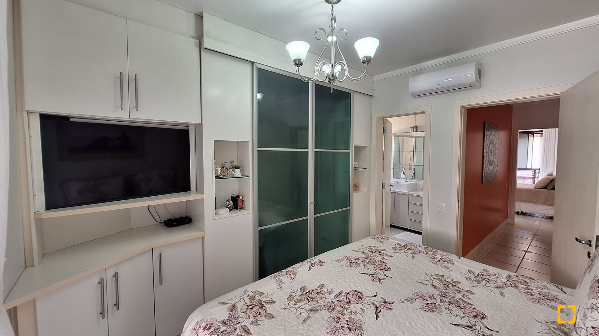 Apartamento com 128m², 6 quartos (sendo 3 suítes), 2 garagens, no bairro Jurerê Internacional em Florianópolis