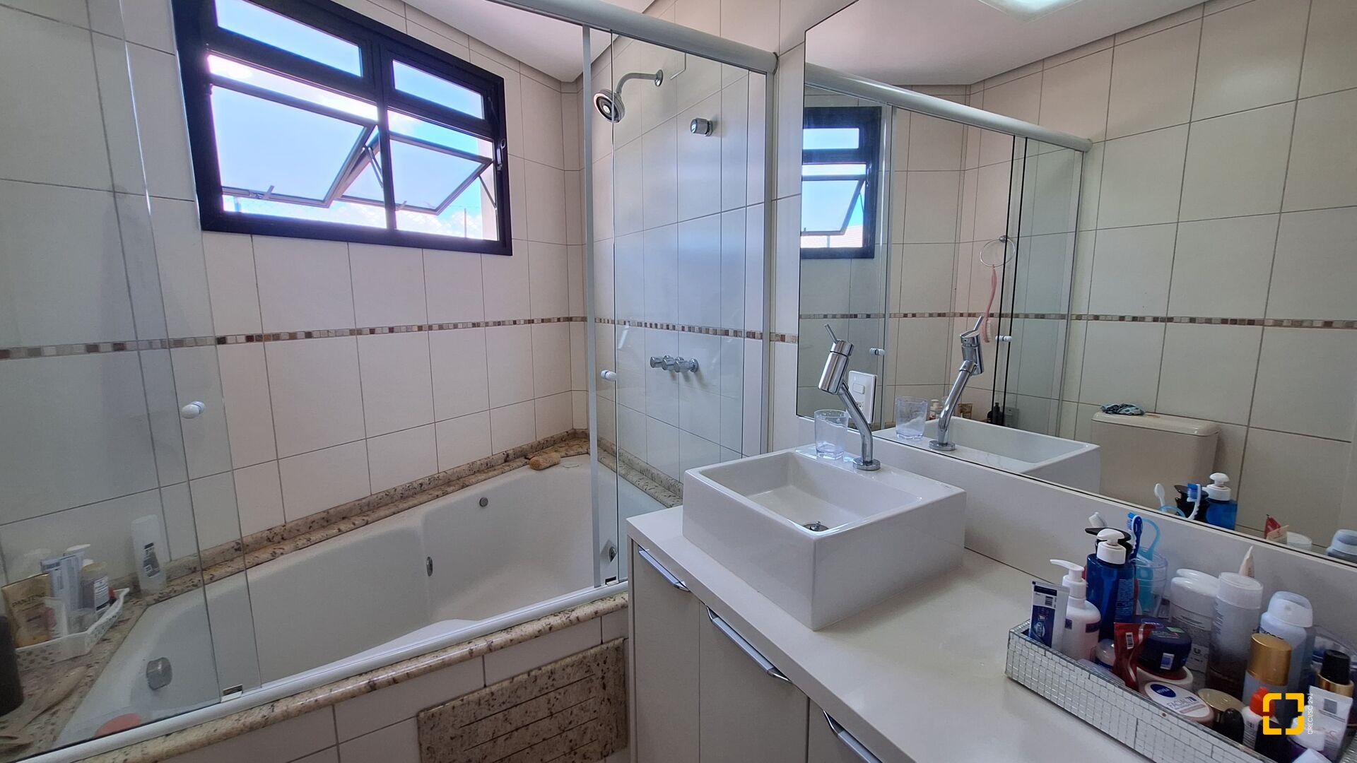 Apartamento com 128m², 6 quartos (sendo 3 suítes), 2 garagens, no bairro Jurerê Internacional em Florianópolis
