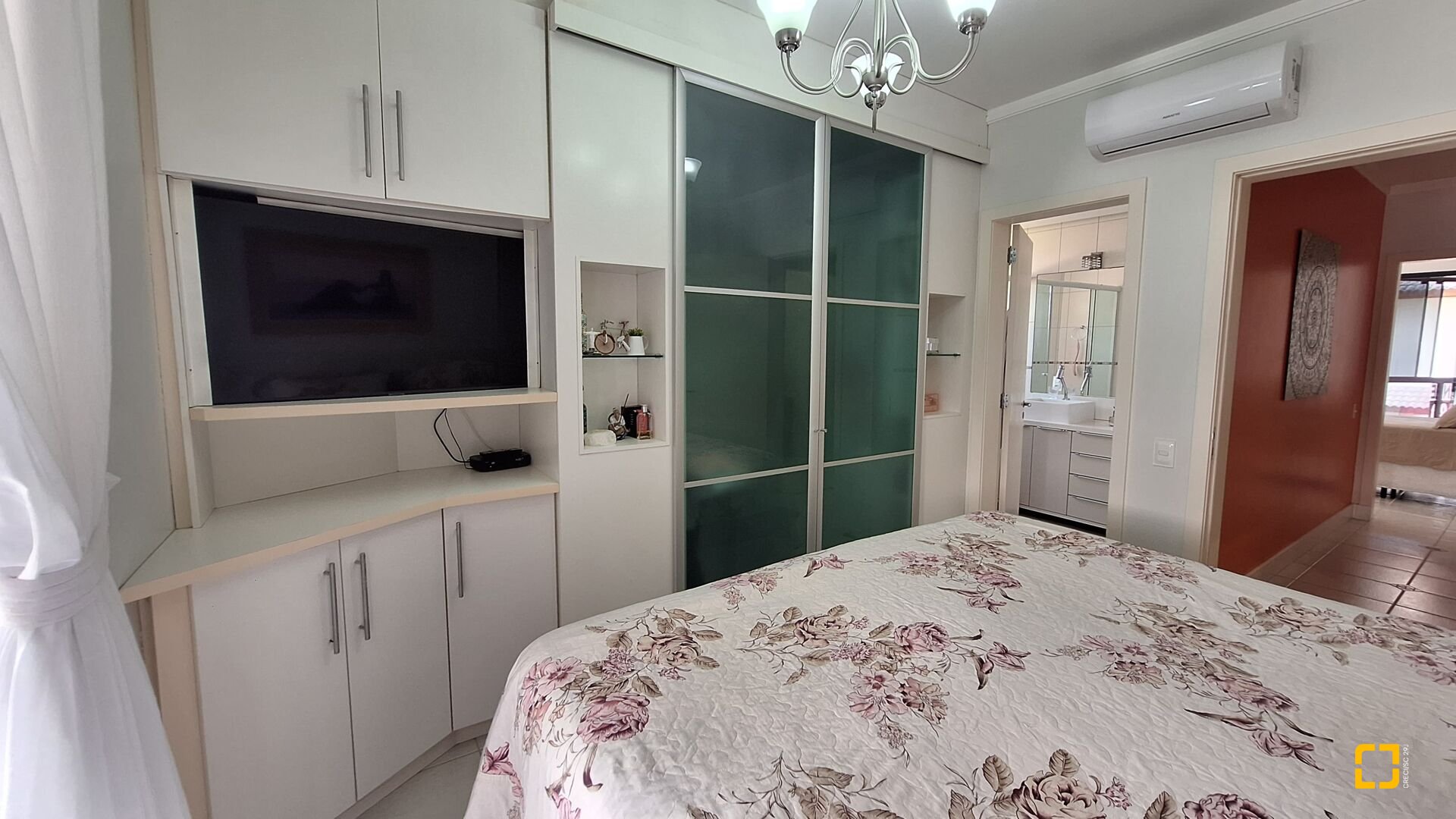 Apartamento com 128m², 6 quartos (sendo 3 suítes), 2 garagens, no bairro Jurerê Internacional em Florianópolis