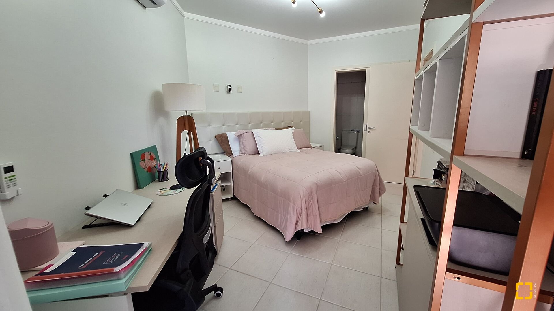 Apartamento com 128m², 6 quartos (sendo 3 suítes), 2 garagens, no bairro Jurerê Internacional em Florianópolis