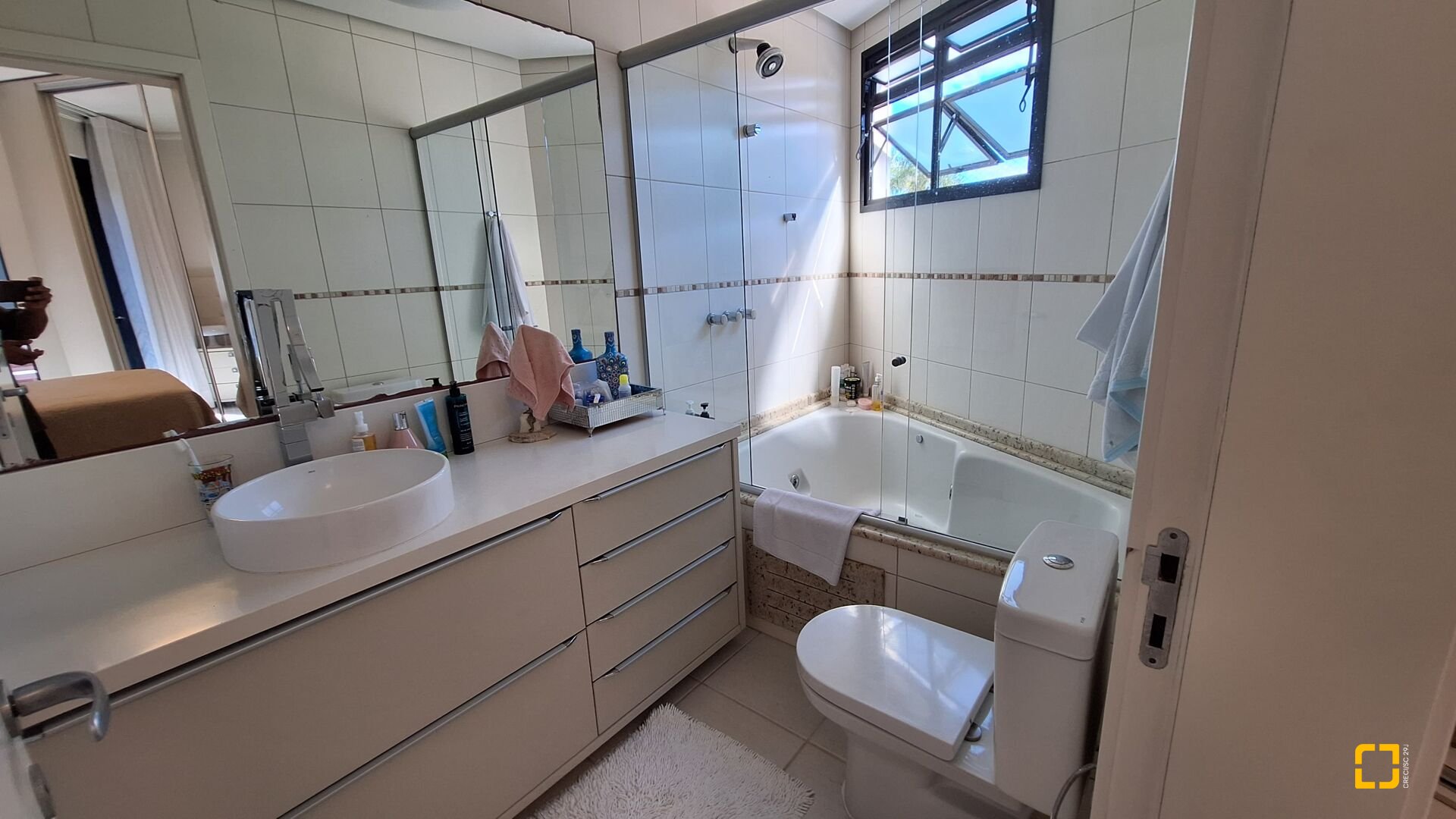 Apartamento com 128m², 6 quartos (sendo 3 suítes), 2 garagens, no bairro Jurerê Internacional em Florianópolis