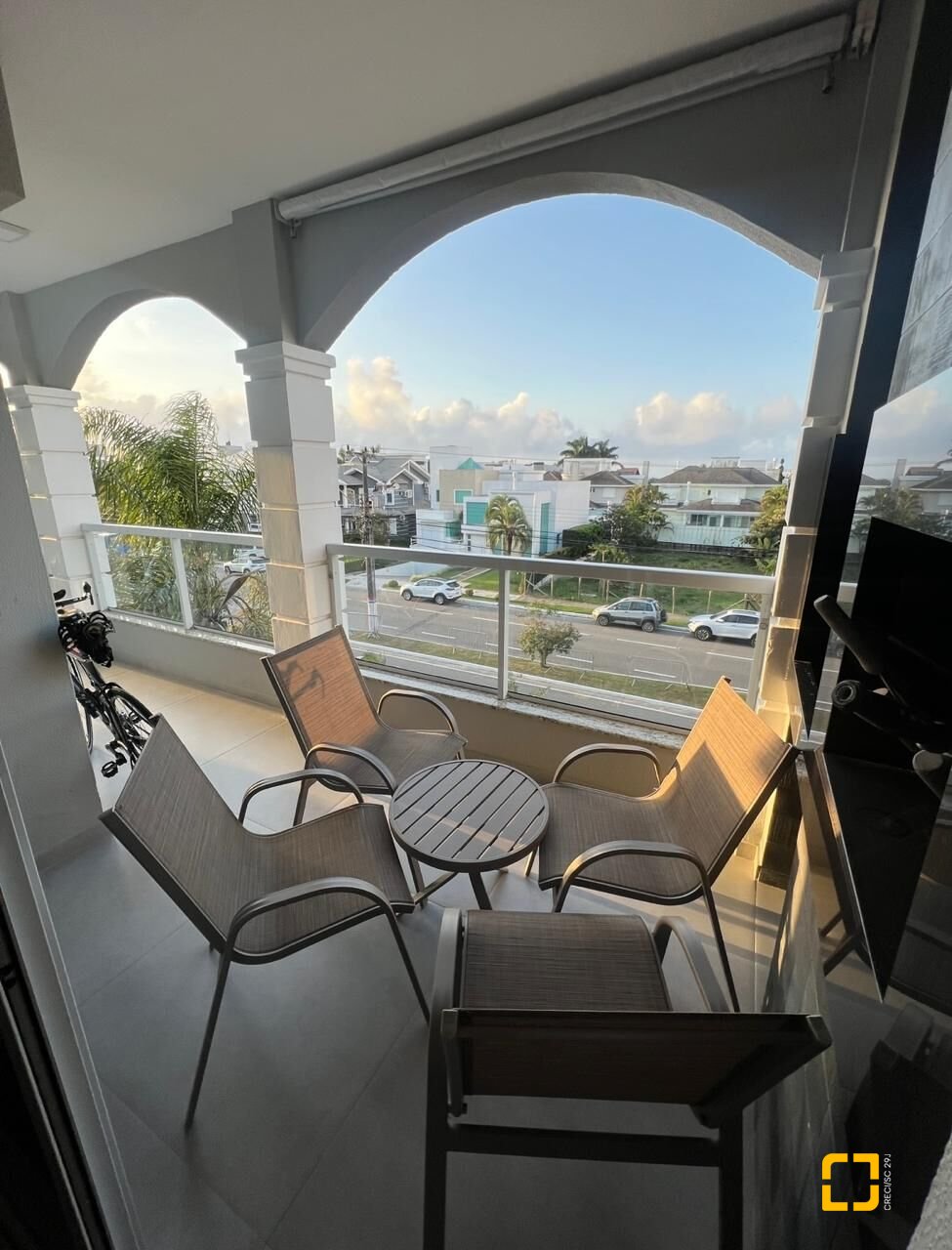 Apartamento com 115m², 5 quartos (sendo 2 suítes), 2 garagens, no bairro Jurerê Internacional em Florianópolis
