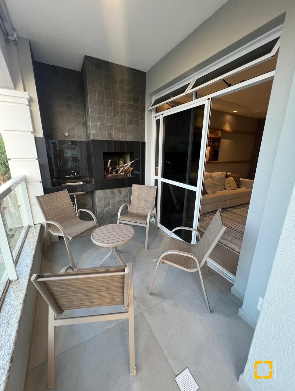 Apartamento com 115m², 5 quartos (sendo 2 suítes), 2 garagens, no bairro Jurerê Internacional em Florianópolis