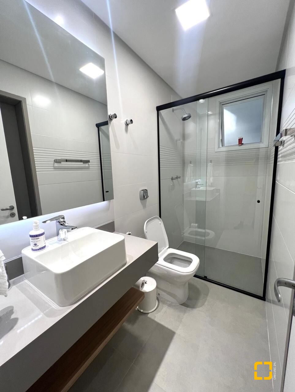 Apartamento com 115m², 5 quartos (sendo 2 suítes), 2 garagens, no bairro Jurerê Internacional em Florianópolis