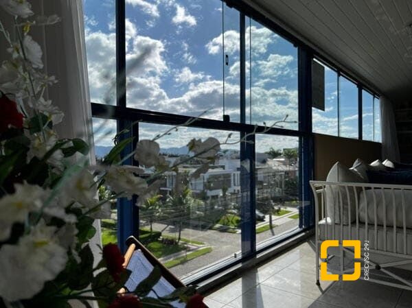 Cobertura com 330m², 3 quartos (sendo 3 suítes), 2 garagens, no bairro Jurerê Internacional em Florianópolis