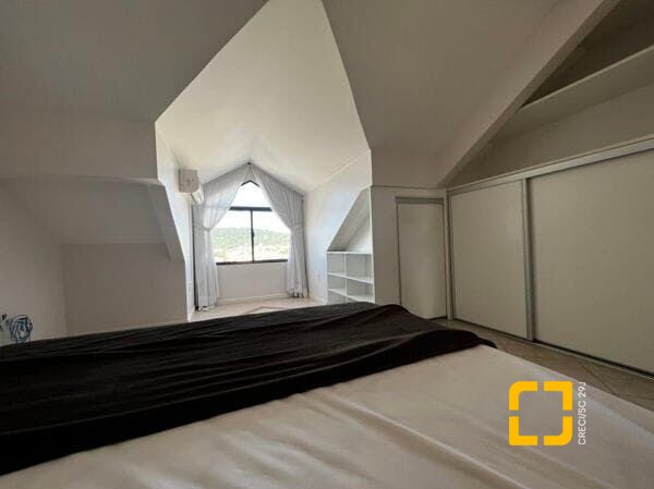 Cobertura com 330m², 3 quartos (sendo 3 suítes), 2 garagens, no bairro Jurerê Internacional em Florianópolis