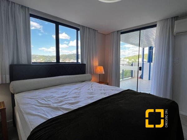 Cobertura com 330m², 3 quartos (sendo 3 suítes), 2 garagens, no bairro Jurerê Internacional em Florianópolis