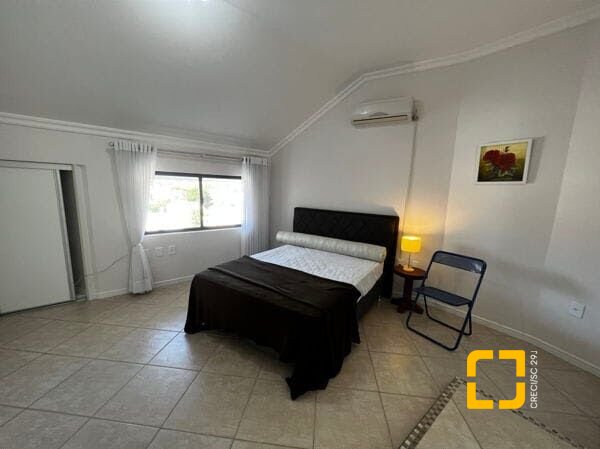 Cobertura com 330m², 3 quartos (sendo 3 suítes), 2 garagens, no bairro Jurerê Internacional em Florianópolis