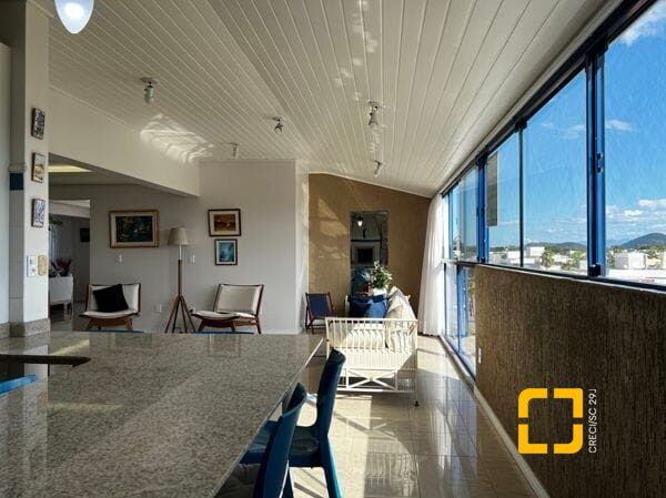 Cobertura com 330m², 3 quartos (sendo 3 suítes), 2 garagens, no bairro Jurerê Internacional em Florianópolis
