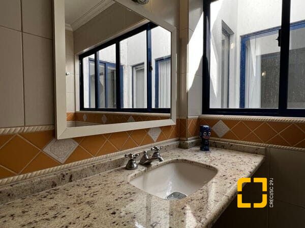 Cobertura com 330m², 3 quartos (sendo 3 suítes), 2 garagens, no bairro Jurerê Internacional em Florianópolis