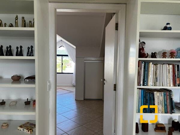 Cobertura com 330m², 3 quartos (sendo 3 suítes), 2 garagens, no bairro Jurerê Internacional em Florianópolis