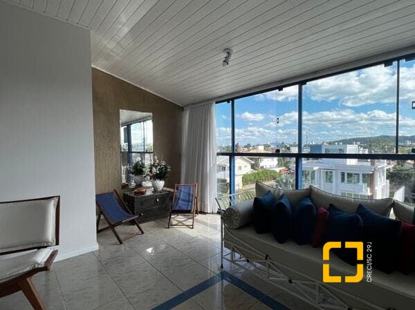 Cobertura com 330m², 3 quartos (sendo 3 suítes), 2 garagens, no bairro Jurerê Internacional em Florianópolis