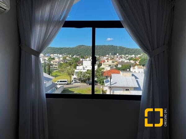 Cobertura com 330m², 3 quartos (sendo 3 suítes), 2 garagens, no bairro Jurerê Internacional em Florianópolis