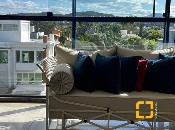 Cobertura com 330m², 3 quartos (sendo 3 suítes), 2 garagens, no bairro Jurerê Internacional em Florianópolis
