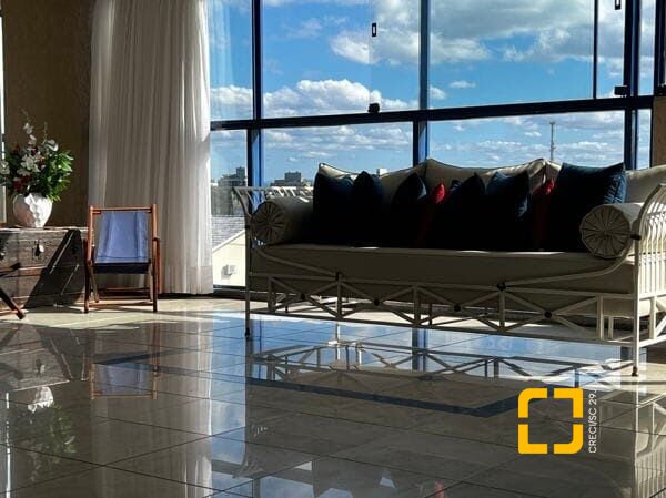Cobertura com 330m², 3 quartos (sendo 3 suítes), 2 garagens, no bairro Jurerê Internacional em Florianópolis