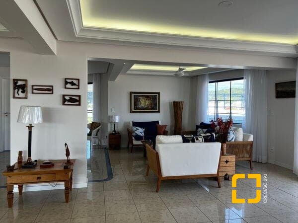 Cobertura com 330m², 3 quartos (sendo 3 suítes), 2 garagens, no bairro Jurerê Internacional em Florianópolis