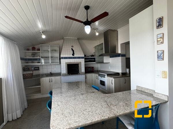 Cobertura com 330m², 3 quartos (sendo 3 suítes), 2 garagens, no bairro Jurerê Internacional em Florianópolis
