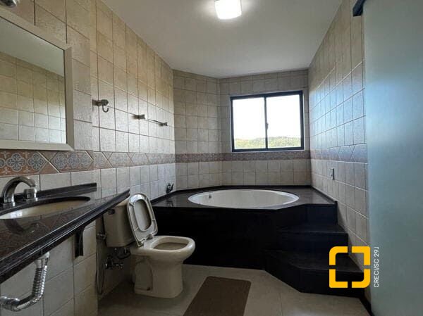 Cobertura com 330m², 3 quartos (sendo 3 suítes), 2 garagens, no bairro Jurerê Internacional em Florianópolis