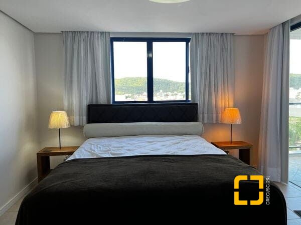 Cobertura com 330m², 3 quartos (sendo 3 suítes), 2 garagens, no bairro Jurerê Internacional em Florianópolis