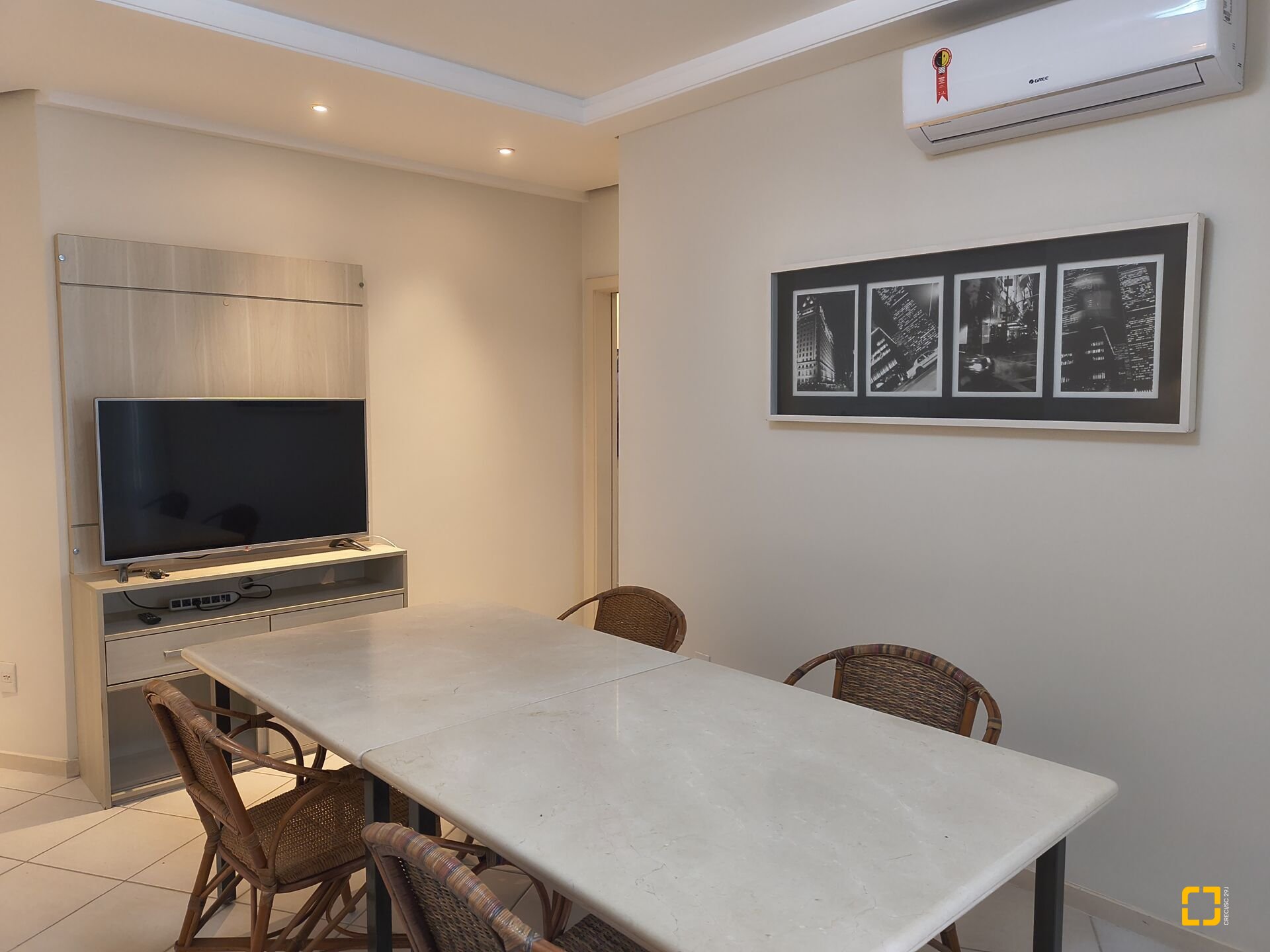 Apartamento com 139m², 5 quartos (sendo 2 suítes), 4 garagens, no bairro Jurerê Internacional em Florianópolis