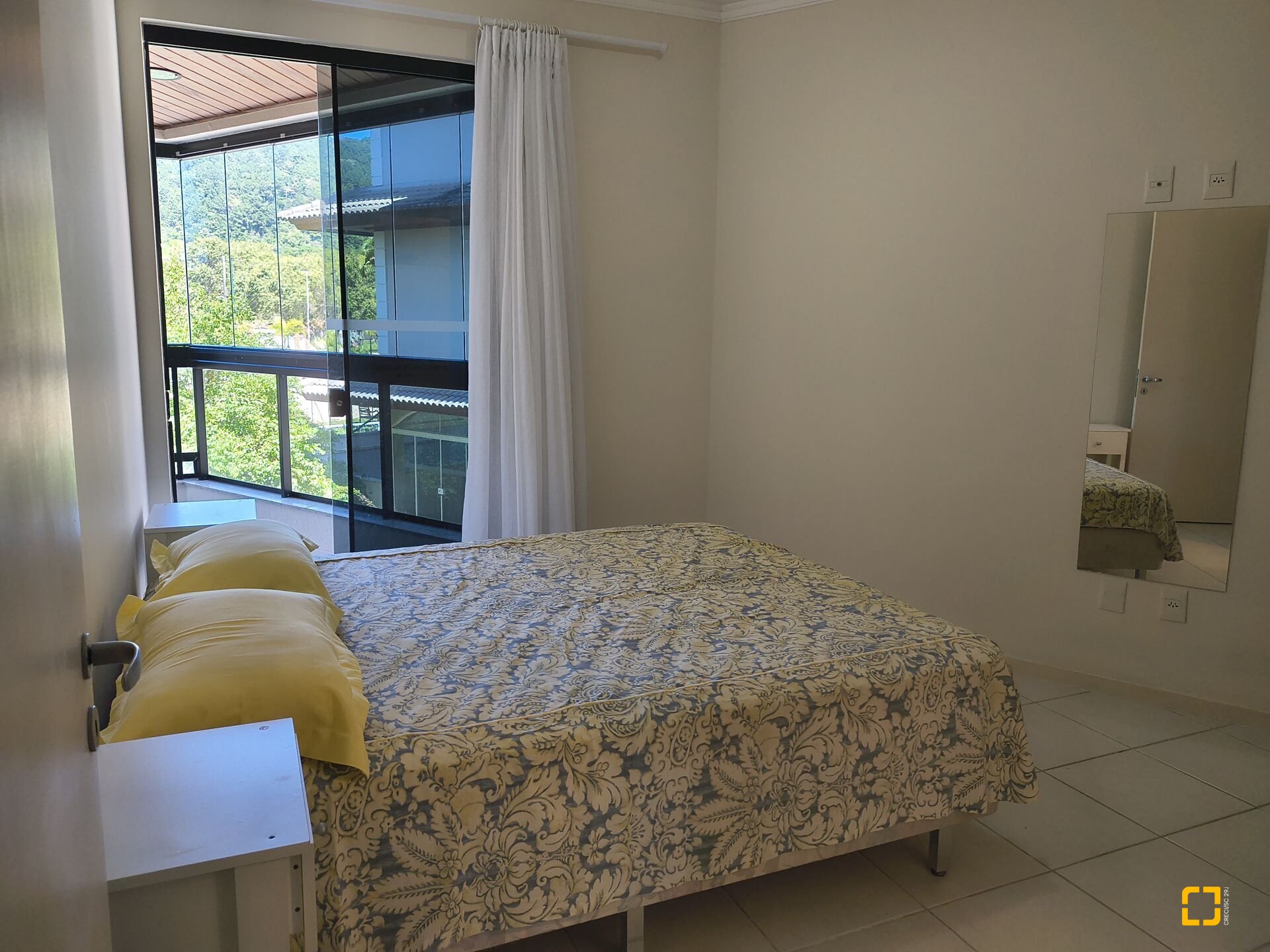 Apartamento com 139m², 5 quartos (sendo 2 suítes), 4 garagens, no bairro Jurerê Internacional em Florianópolis