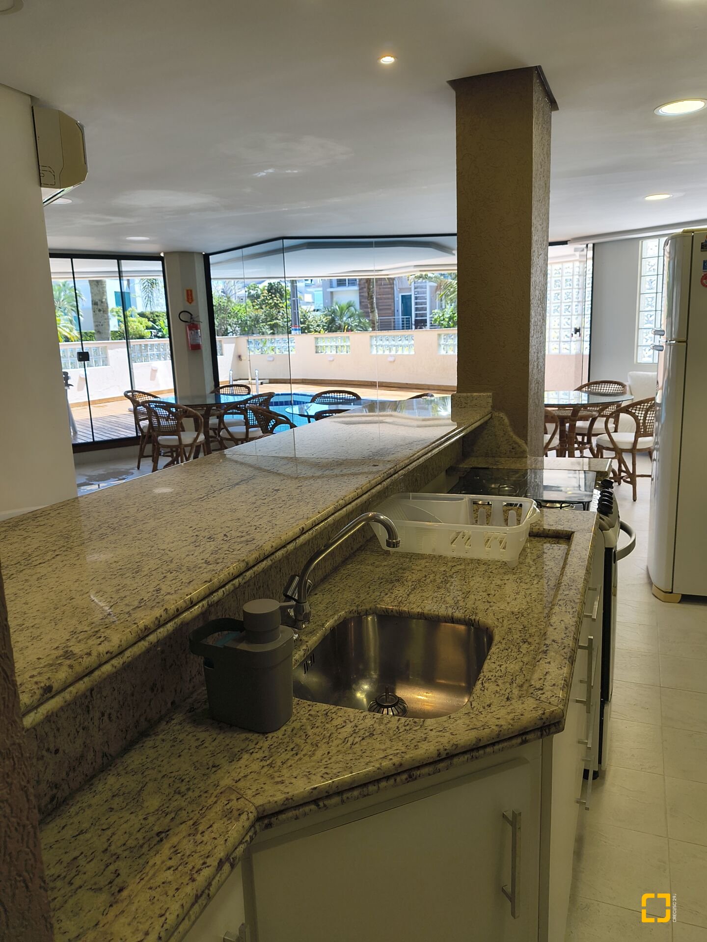 Apartamento com 139m², 5 quartos (sendo 2 suítes), 4 garagens, no bairro Jurerê Internacional em Florianópolis