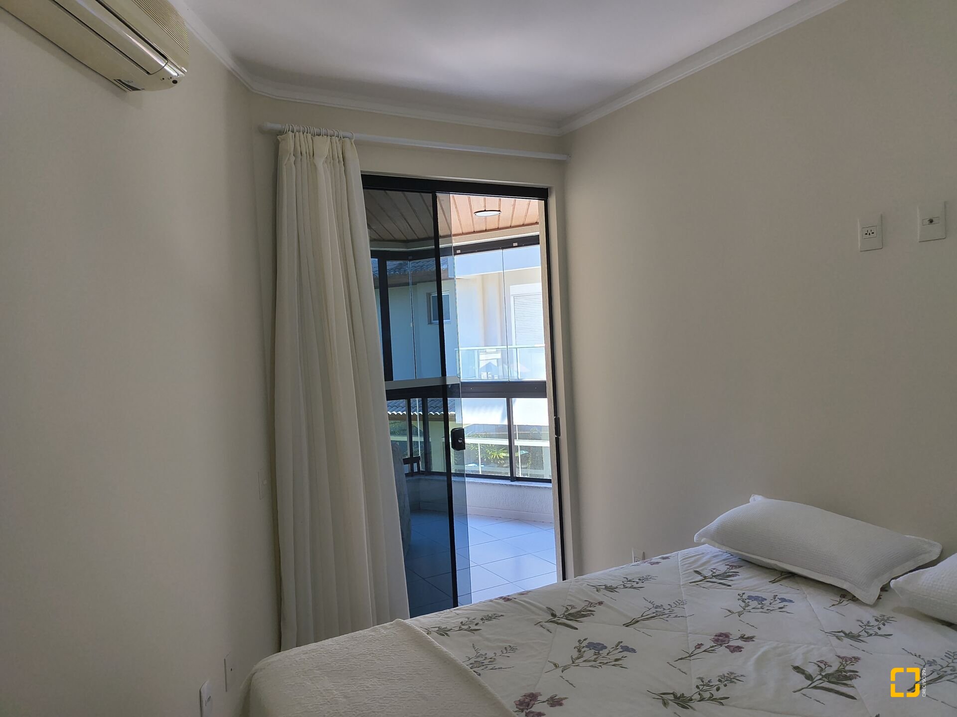 Apartamento com 139m², 5 quartos (sendo 2 suítes), 4 garagens, no bairro Jurerê Internacional em Florianópolis