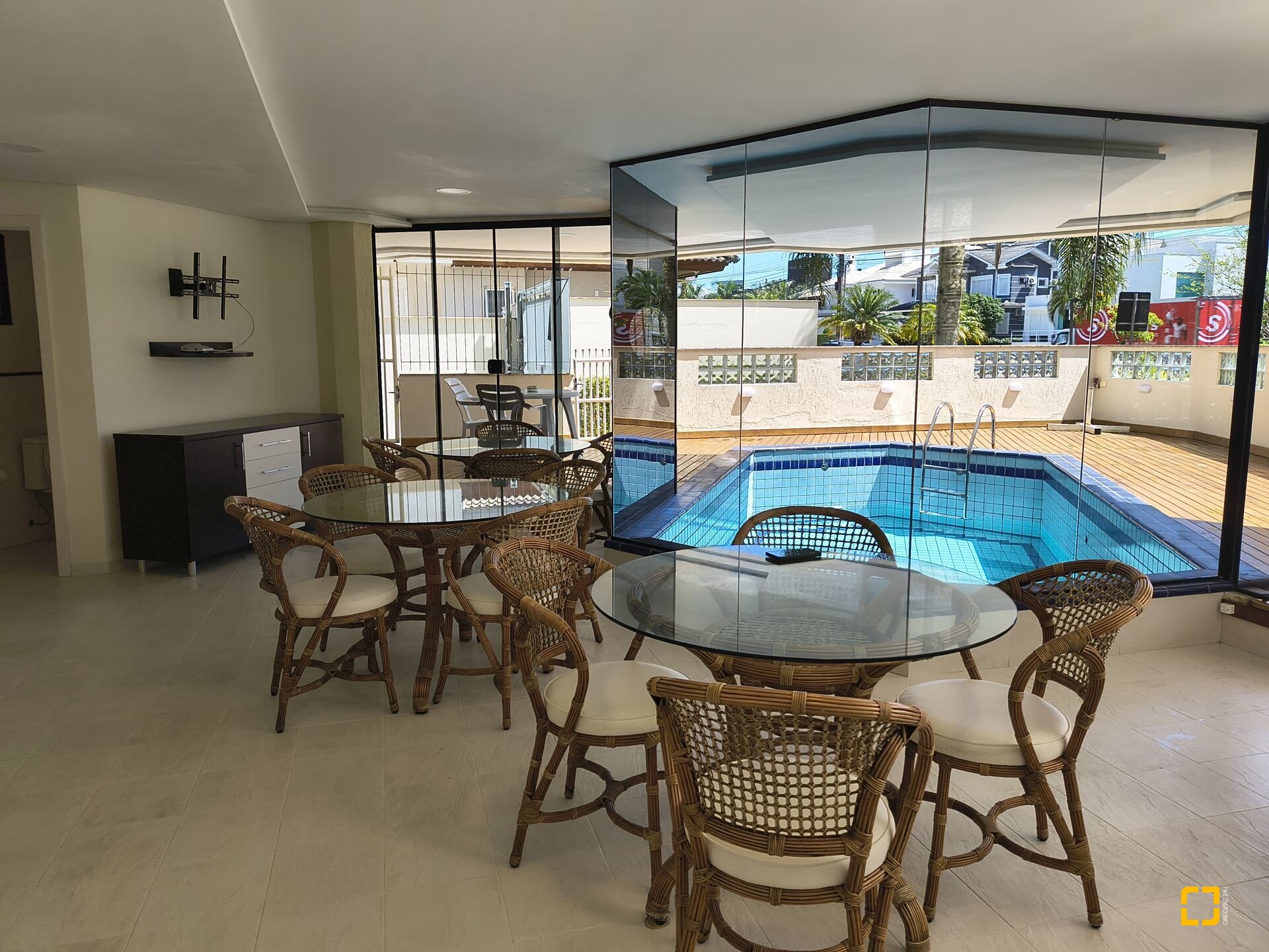 Apartamento com 139m², 5 quartos (sendo 2 suítes), 4 garagens, no bairro Jurerê Internacional em Florianópolis