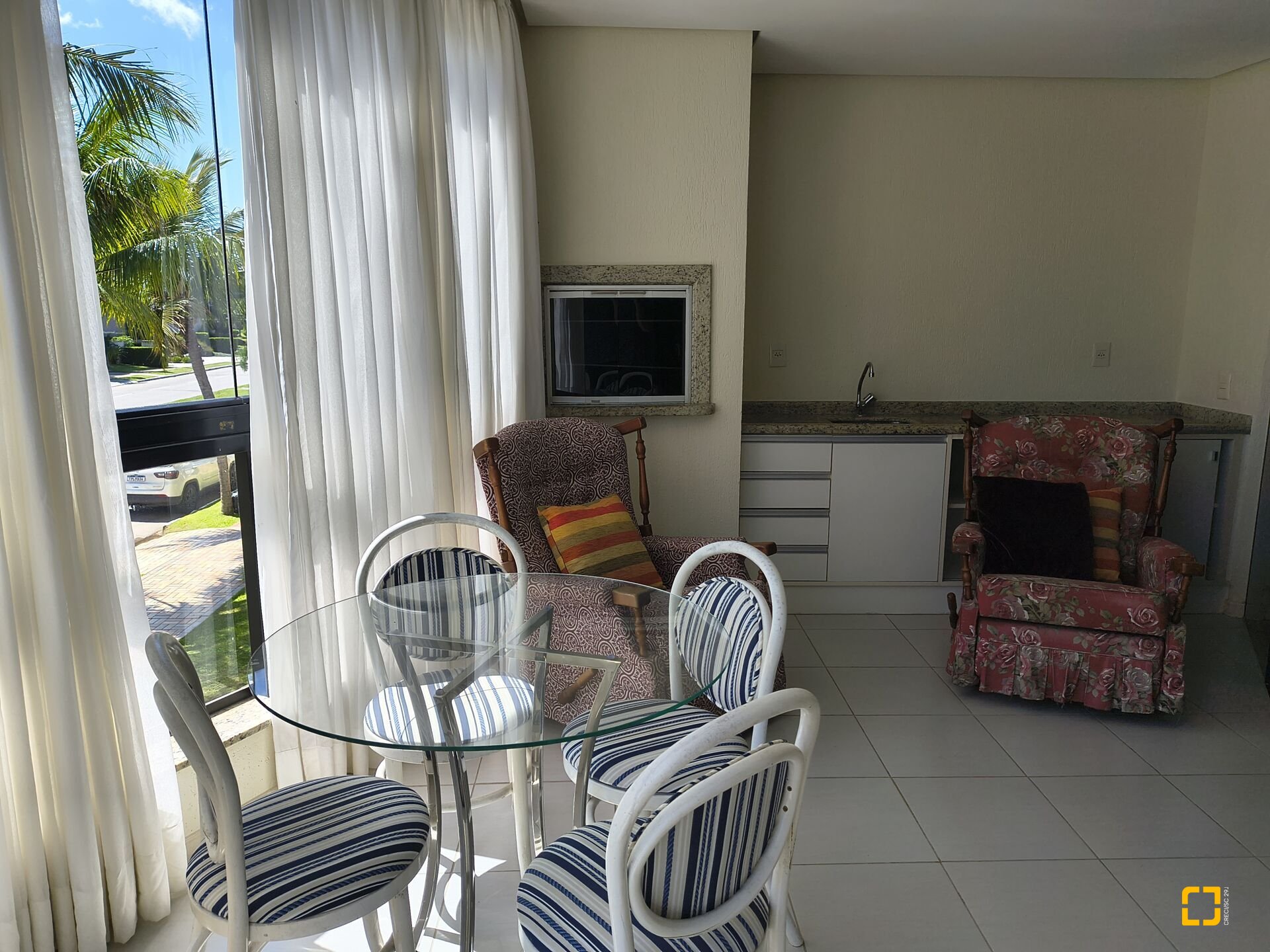 Apartamento com 139m², 5 quartos (sendo 2 suítes), 4 garagens, no bairro Jurerê Internacional em Florianópolis