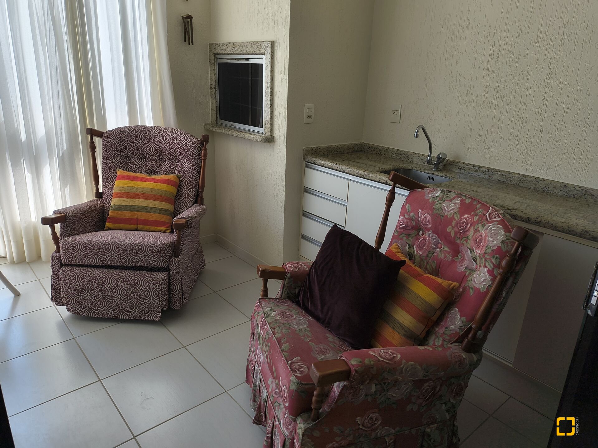 Apartamento com 139m², 5 quartos (sendo 2 suítes), 4 garagens, no bairro Jurerê Internacional em Florianópolis