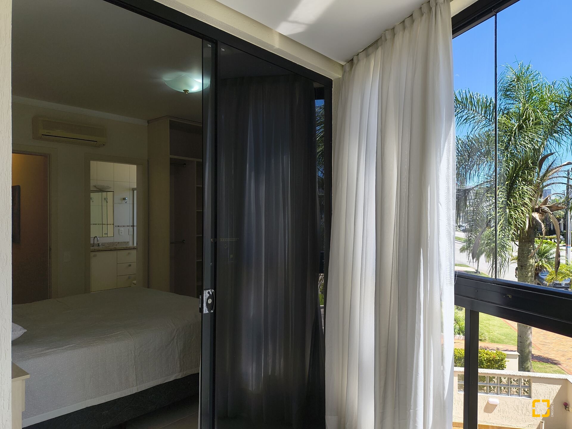 Apartamento com 139m², 5 quartos (sendo 2 suítes), 4 garagens, no bairro Jurerê Internacional em Florianópolis