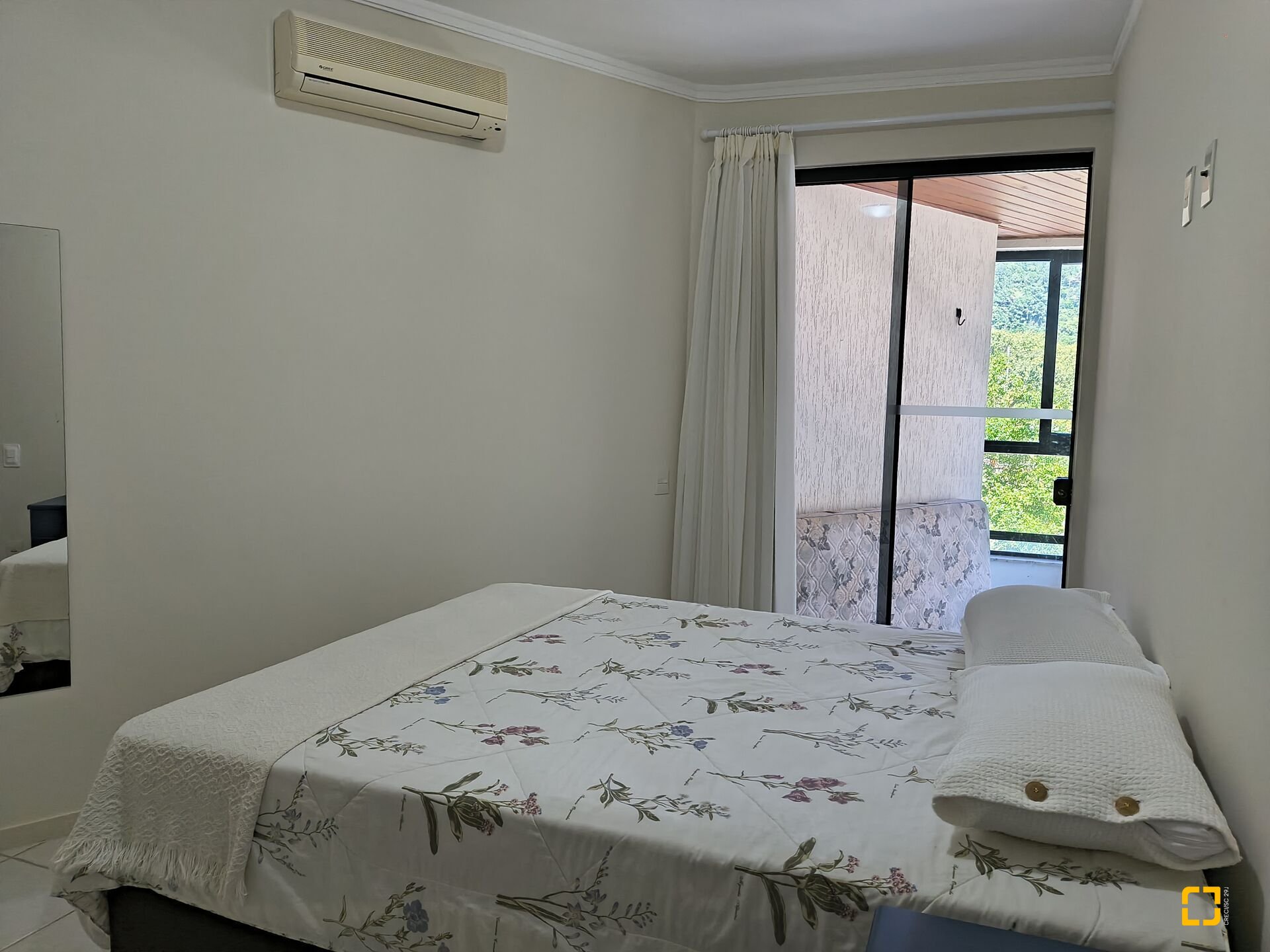 Apartamento com 139m², 5 quartos (sendo 2 suítes), 4 garagens, no bairro Jurerê Internacional em Florianópolis