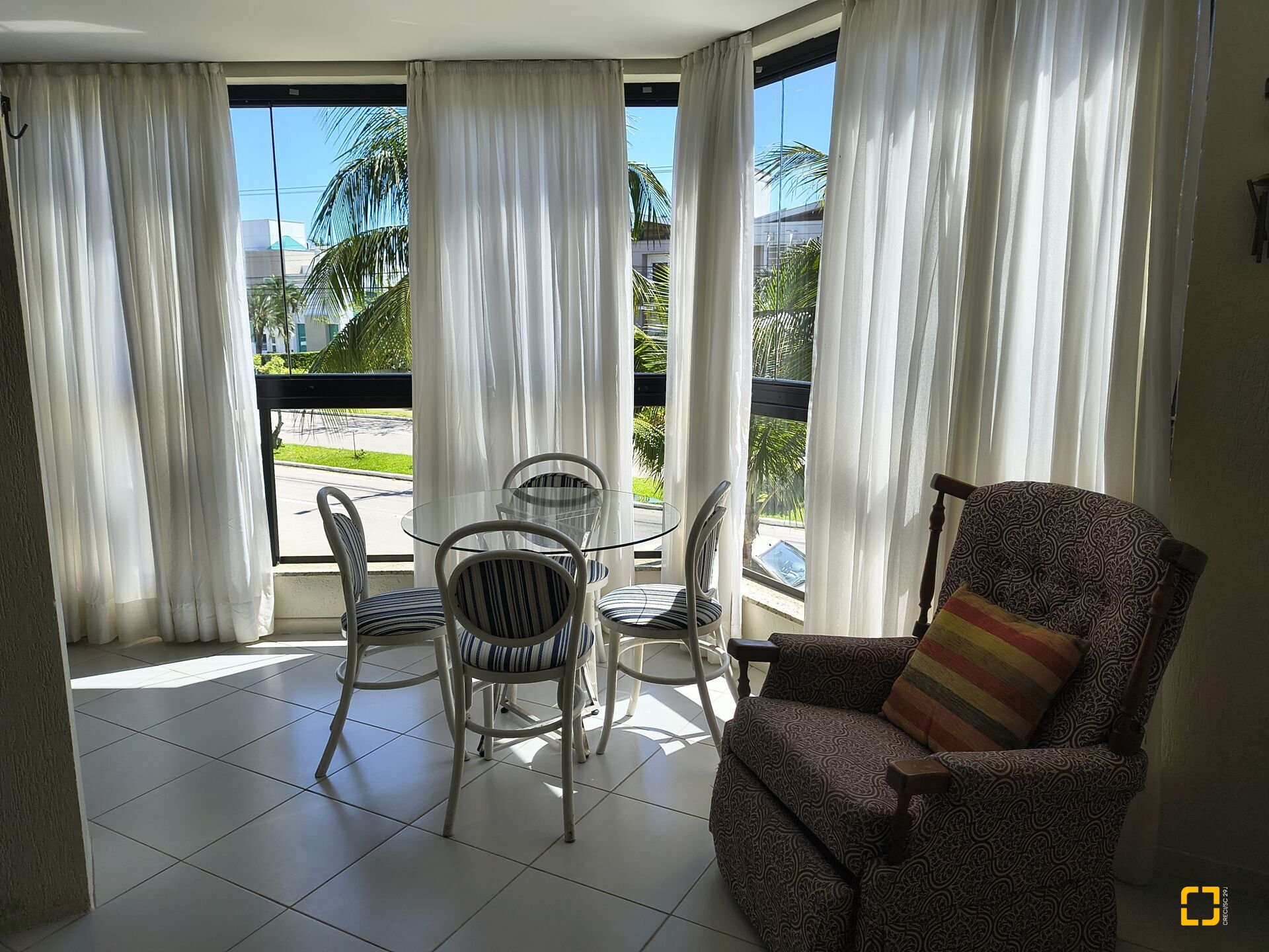 Apartamento com 139m², 5 quartos (sendo 2 suítes), 4 garagens, no bairro Jurerê Internacional em Florianópolis