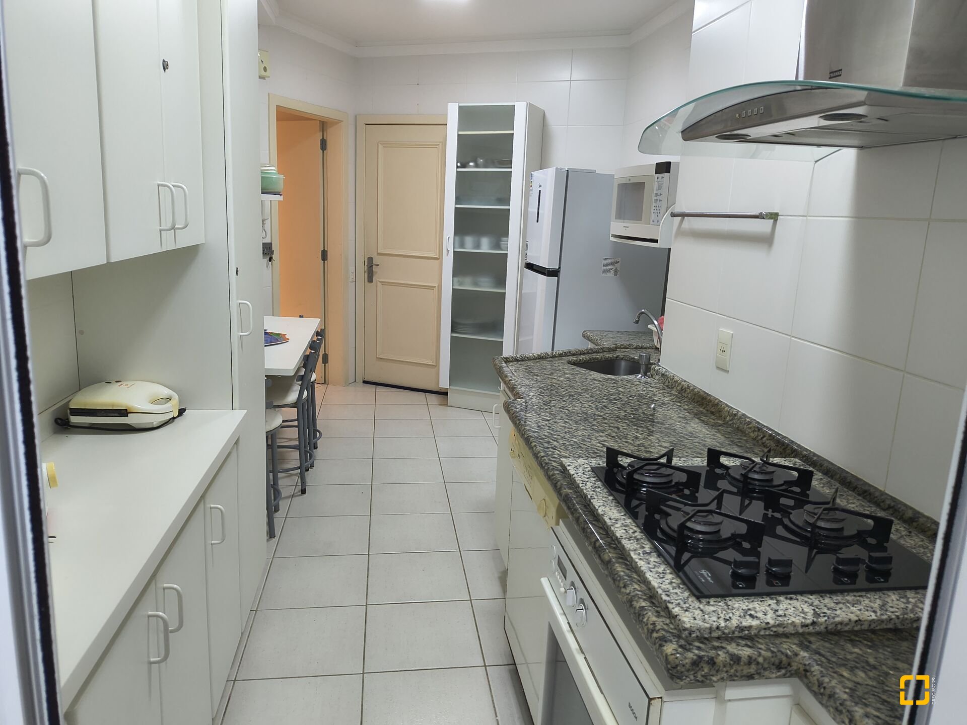 Apartamento com 139m², 5 quartos (sendo 2 suítes), 4 garagens, no bairro Jurerê Internacional em Florianópolis