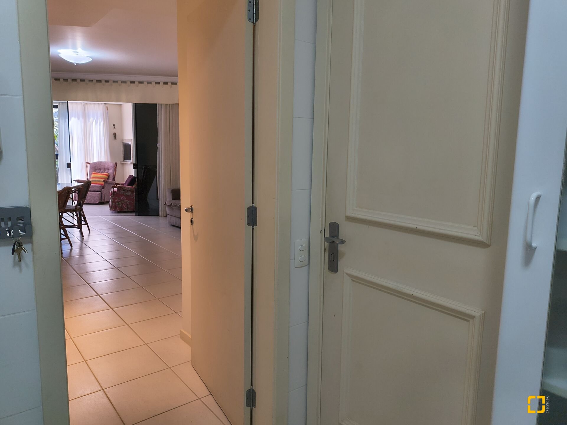 Apartamento com 139m², 5 quartos (sendo 2 suítes), 4 garagens, no bairro Jurerê Internacional em Florianópolis