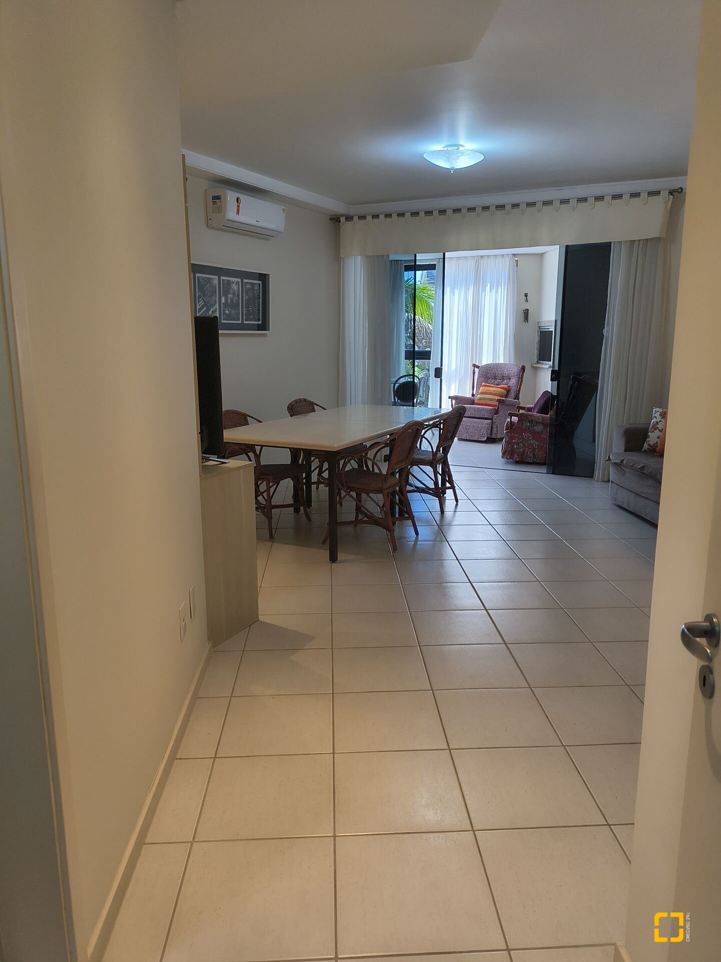 Apartamento com 139m², 5 quartos (sendo 2 suítes), 4 garagens, no bairro Jurerê Internacional em Florianópolis