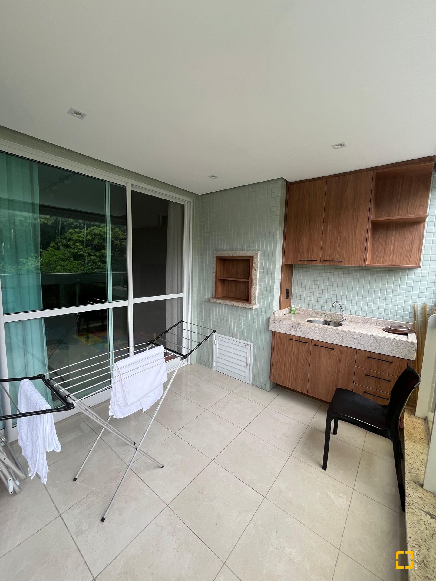 Apartamento com 105m², 6 quartos (sendo 3 suítes), 2 garagens, no bairro Jurerê Internacional em Florianópolis