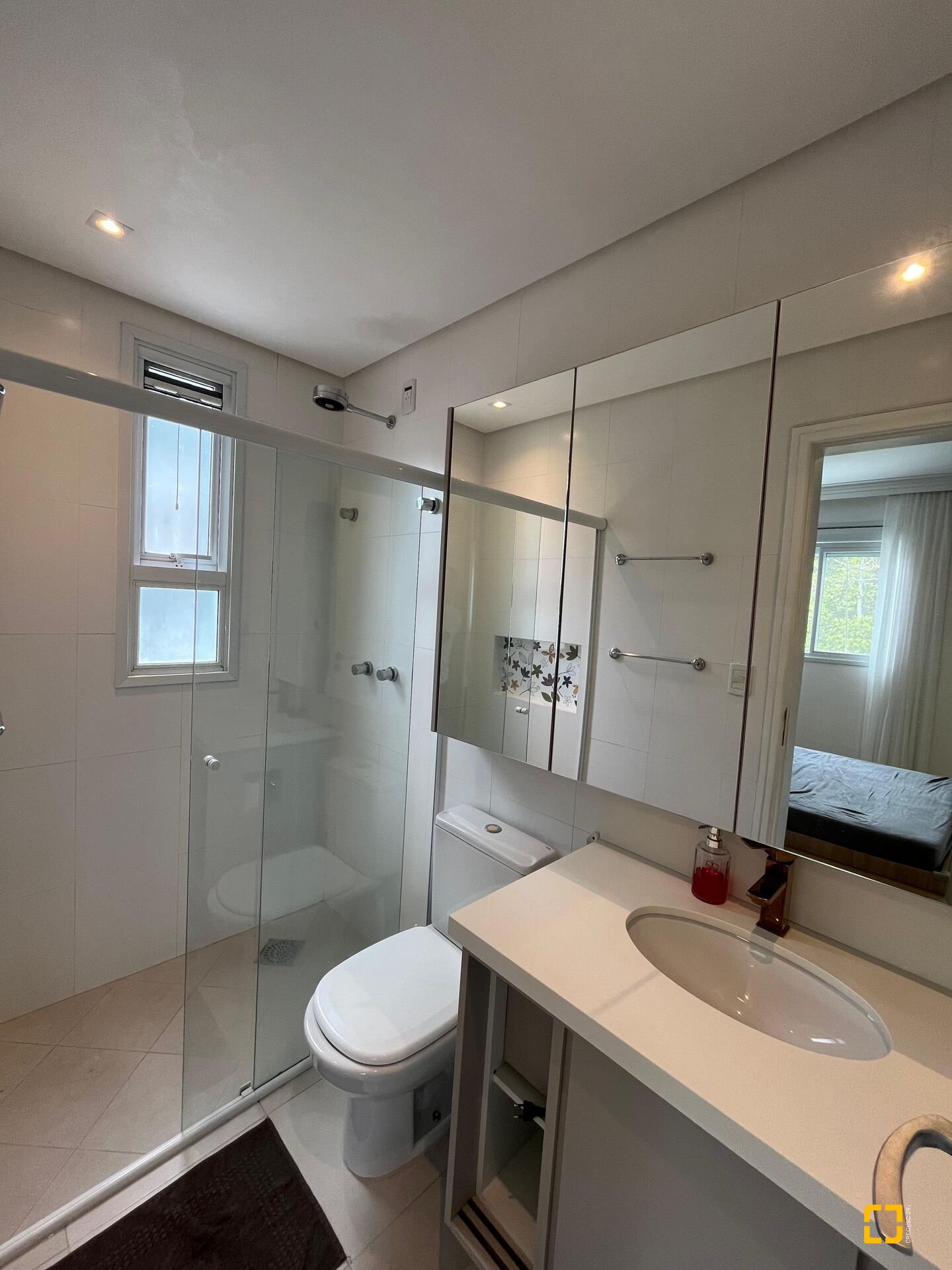 Apartamento com 105m², 6 quartos (sendo 3 suítes), 2 garagens, no bairro Jurerê Internacional em Florianópolis