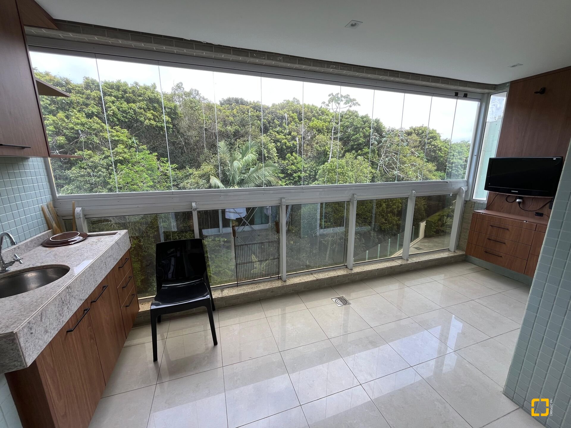 Apartamento com 105m², 6 quartos (sendo 3 suítes), 2 garagens, no bairro Jurerê Internacional em Florianópolis