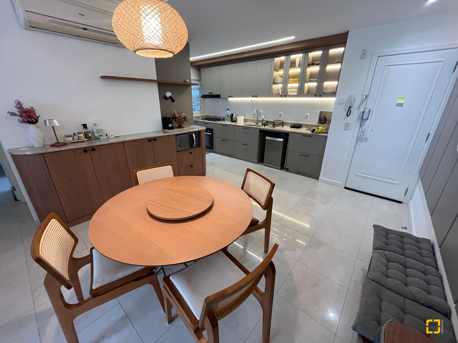 Apartamento com 105m², 6 quartos (sendo 3 suítes), 2 garagens, no bairro Jurerê Internacional em Florianópolis